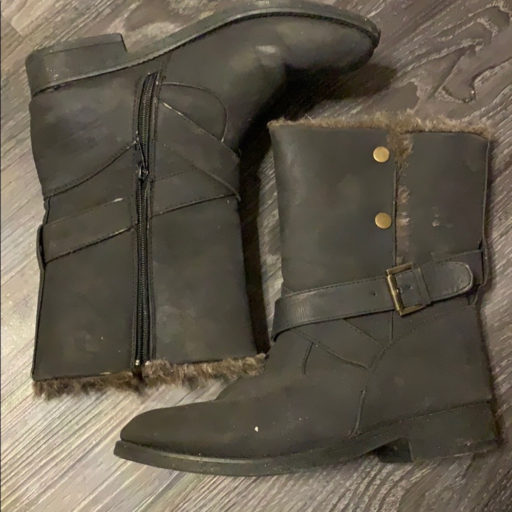 Women’s Furry Black Boots